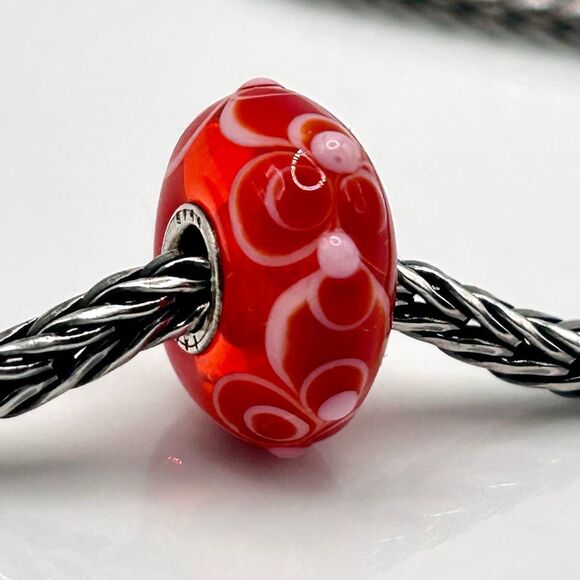 TROLLBEADS Red & White Flower Unique LAA 925S NEW! Textured - Picture 4 of 8